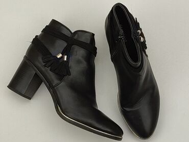 Ankle boots: Ankle boots