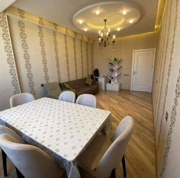 Uzunmüddətli kirayə mənzillər: Mənzil kirayə verilir. 2 otaq, 17.4 mərtəbə. Nərmanov metrosu — 2