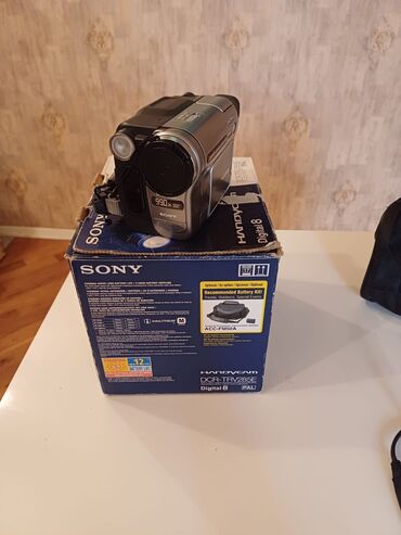 Sony video kamera temiz yaponiyadır az işlənib karobkası sumkası