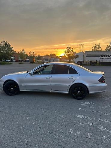 cls 63 amg: Mercedes-Benz E-Class: 2.2 l | 2002 il Sedan — 7
