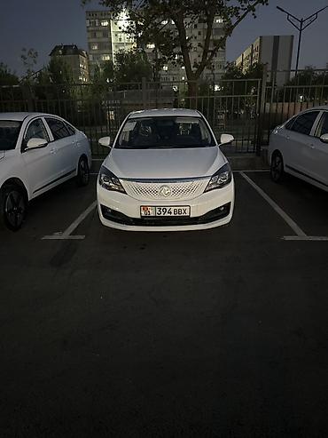 3 sfe: Белые седаны Dongfeng Сдаю в аренду на долгий срок минимальный срок — 6