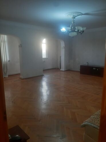 Köhnə tikili: Bakı, 5 otaqlı, Köhnə tikili, 105 kv. m