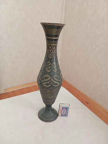 vaza: Bir vaza, Metal — 1