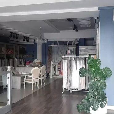 спорт магазин бишкек: Продаю Магазин В жилом доме, 132 м², Свежий ремонт, Отдельный вход, 1 этаж