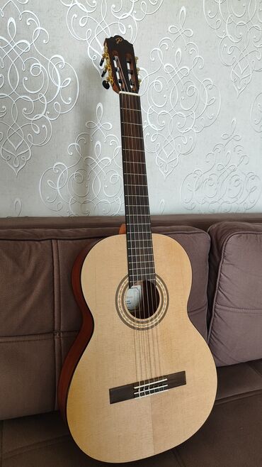 gitara tornada: Klassik gitara, İşlənmiş, Pulsuz çatdırılma