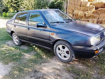 Продажа авто: Volkswagen Vento: 1993 г., Механика, Бензин, Седан — 2
