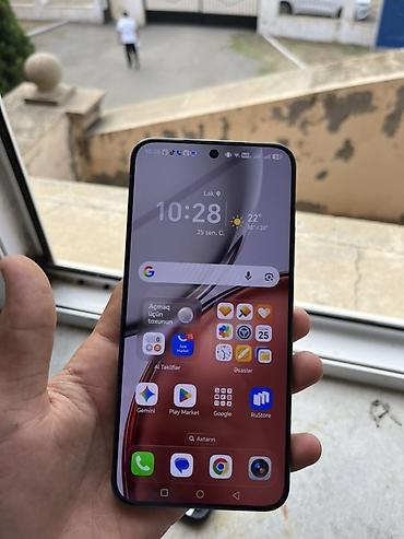 Honor: Model:Honor x9d Yaddaş: 256 GB Ram: 8,0 GB Vəziyyət: yeni Rəng — 3