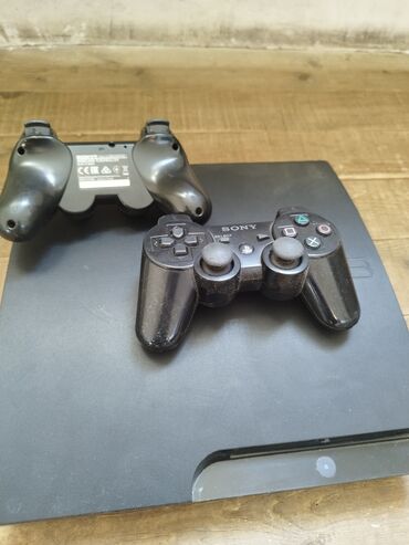 PS3 (Sony PlayStation 3): PlayStation 3,iki ədəd original coystik ilə,əla vəziyyətdədir, içində