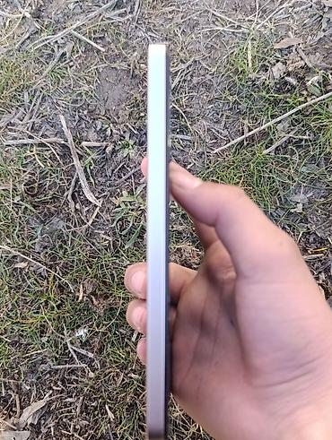 Другие мобильные телефоны: Смартфон с большим безрамочным дисплеем с отверстием под фронтальную — 9