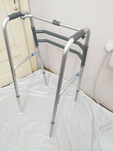 Hodalice, štake, štapovi za hodanje, kolica za hodanje: Nemacka aluminijumska zglobna hodalica, bez tockova, cuvene marke — 7
