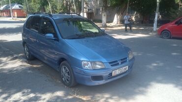 зимние шины на gx: Голубой минивэн Mitsubishi Mirage Dingo, оборудованный рейлингами на