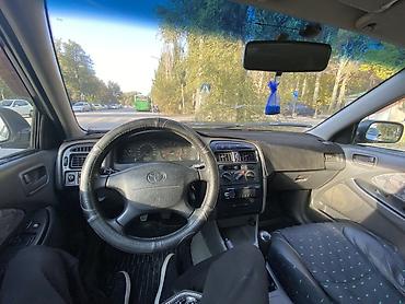 арзан машине: Toyota Avensis: 1998 г., Кол менен иштөөчү, Бензин, Седан — 7