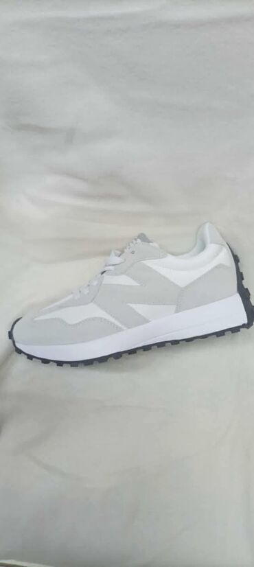 Women's Sneakers and athletic shoes: New Balance, bоја - Šareno — 13