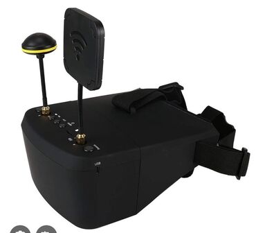 FPV uçuş təcrübəsi üçün nəzərdə tutulmuş qara rəngli FPV eynəyi. Bu