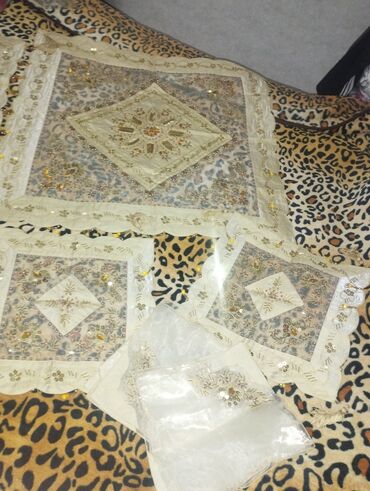 Digər tekstil: Germaniyani. dekor. süfräläri. qızılı. daşlarla. bäzädilmiş — 8