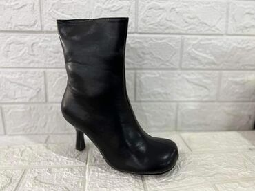 Čizme: 36 do 41
2850

din.
Extra kvalitet — 2