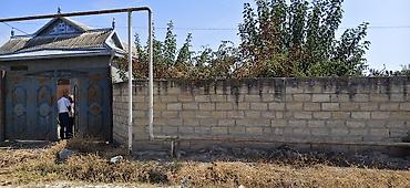 kirayə ev nəsimi: Satılır: yaşayış evi və torpaq sahəsi - Ünvana daxil olan hasarlı — 9