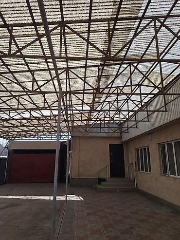 Продажа коттеджей и домов: Продается жилой дом с большим крытым двором и гаражом. Основные — 2