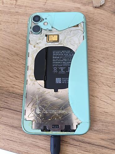 apple 7: IPhone 11, зелёный, для запчастей/восстановления. - Экран: сильные — 2