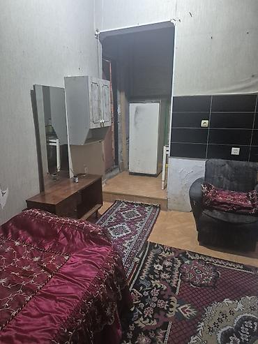 1 otagli ev: Kirayə verilir: 1 otaqlı, mətbəx künclü kiçik mənzil Xüsusiyyətlər: - — 2