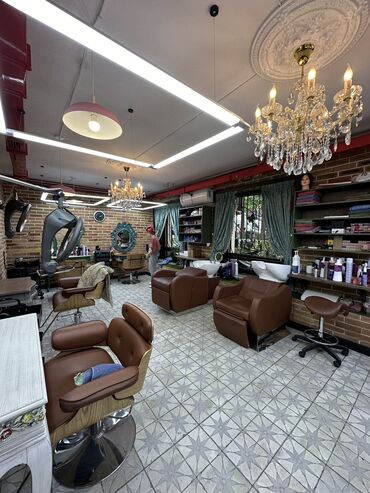 Парикмахеры: Аренда рабочего места в роскошном салоне для женских парикмахеров