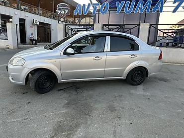 LDV: Satılır: gümüşü rəngli kompakt sedan Mühüm xüsusiyyətlər: - Kuzov: 4 — 1