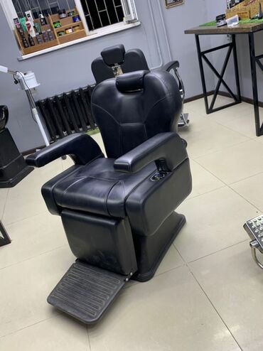 оборудование для салонов красоты: Барбер кресло в отличном состоянии
