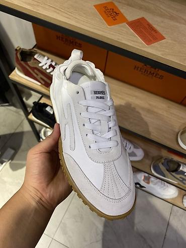 Кроссовки Hermes Paris, белые - Верх: комбинация гладкой кожи и замши at lalafo.kg Кроссовки Hermes Paris, белые - Верх: комбинация гладкой кожи и замши