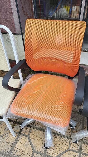 Ofis və oyun kresloları: Yeni, Təkərli, Qolları tənzimlənmir, Parça — 10