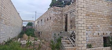 bina az seki: Satış üçün: hasarlı həyət və tikili karkası - Geniş darvazalı giriş — 3
