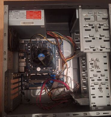 Masaüstü kompüterlər və iş stansiyaları: Keysler Satilir Real aliciya endirim olacaq I5 750 h55 anaplata 6 — 2