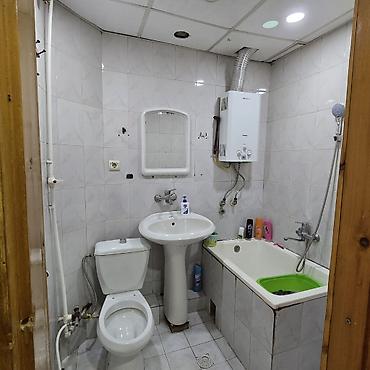 Mənzillər: Bakı, 1 otaqlı, Köhnə tikili, m. Xalqlar Dostluğu, 40 kv. m — 8