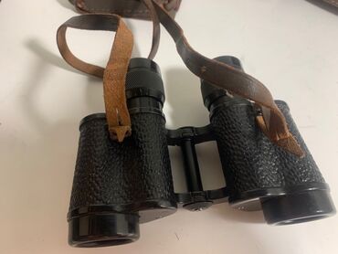 спортивное оборудование: Бинокль 8×30 с кожаным ремнем и жестким чехлом - Оптика: кратность
