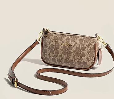 sling bag: Сумка-клатч Coach (мини-хобо) с фирменным монограммным узором. - — 2