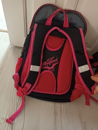 сумочка для девочек: Ортопедический рюкзак вместе с сумочкой для девочек состояние хорошее