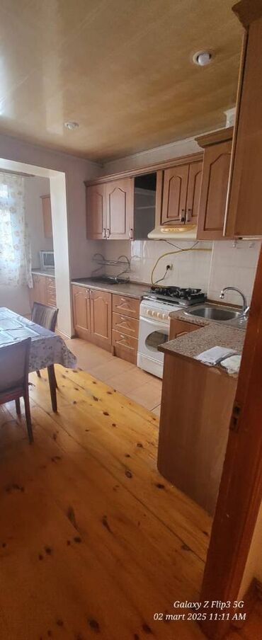 Uzunmüddətli kirayə mənzillər: Elmlər metrosuna yaxın,53 nömrəli məktəbin yanında,9 mərtəbənin,4-cü — 4