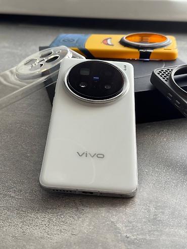 techno camon: Vivo X200 Pro, Б/у, 256 ГБ, цвет - Белый — 1