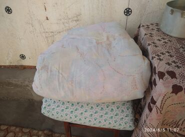 Постельное белье: Одеяла советские теплые в хорошем состоянии