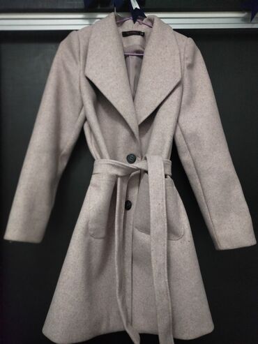 Пальто: Пальто. почти новое. носила раза 2. размер 44. приятного цвета