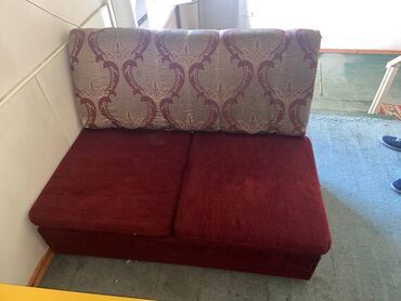 мягкий диван угловой: Угловой диван, цвет - Красный, Б/у