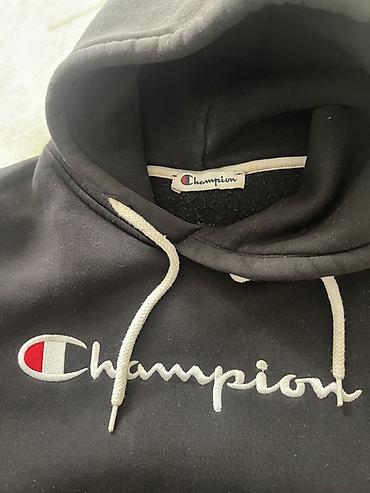 Kişi geyimləri: Champion kapüşonlu svitşot - Rəng: qara - Ön hissədə iri “Champion” — 1