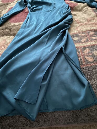 Вечерние платья: Вечернее платье, А-силуэт, Длинная модель, Атлас, С рукавами, С пайетками, M, XS, S — 4