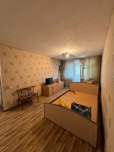 ищу квартиру цум: 2 комнаты, 45 м², 104 серия, 2 этаж, Старый ремонт