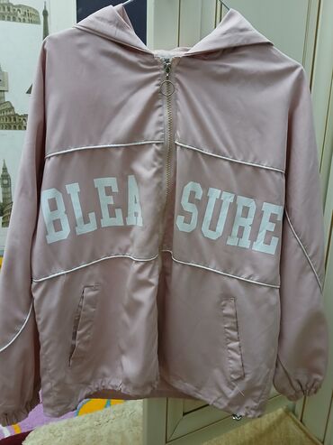 kapüşonlu qadın gödəkçələri: Qadınlar üçün kapüşonlu yüngül jaket - Rəng: pudra/çəhrayı - Ön