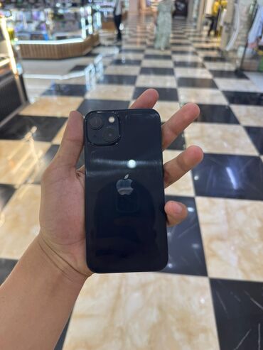 Apple iPhone: IPhone 13, Б/у, 128 ГБ, Черный, Чехол, 81 %