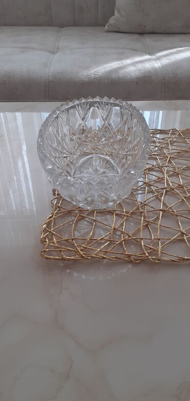 Xonça: Dekorativ Şüşə Grafinlər. Həcmi 1 litr. 4 ədəd var. Xrustal qablar — 7