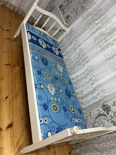 Divanlar: Təknəfərlik çarpayı, Bazasız, Matras ilə, Siyirməsiz