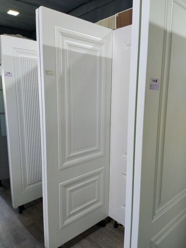 продам двери межкомнатные: Ağ rəngli klassik üslublu interyer qapıları - Material: MDF/kompozit