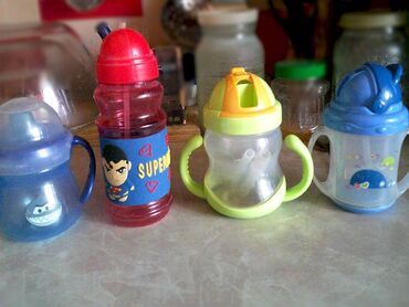 бутылочка детская: Отдам за символическую цену детские бутылочки и силиконовые ложечки