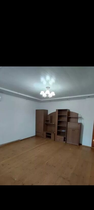 я ищу дом кызыл аскер: 59 м², 3 комнаты, Парковка, Забор, огорожен